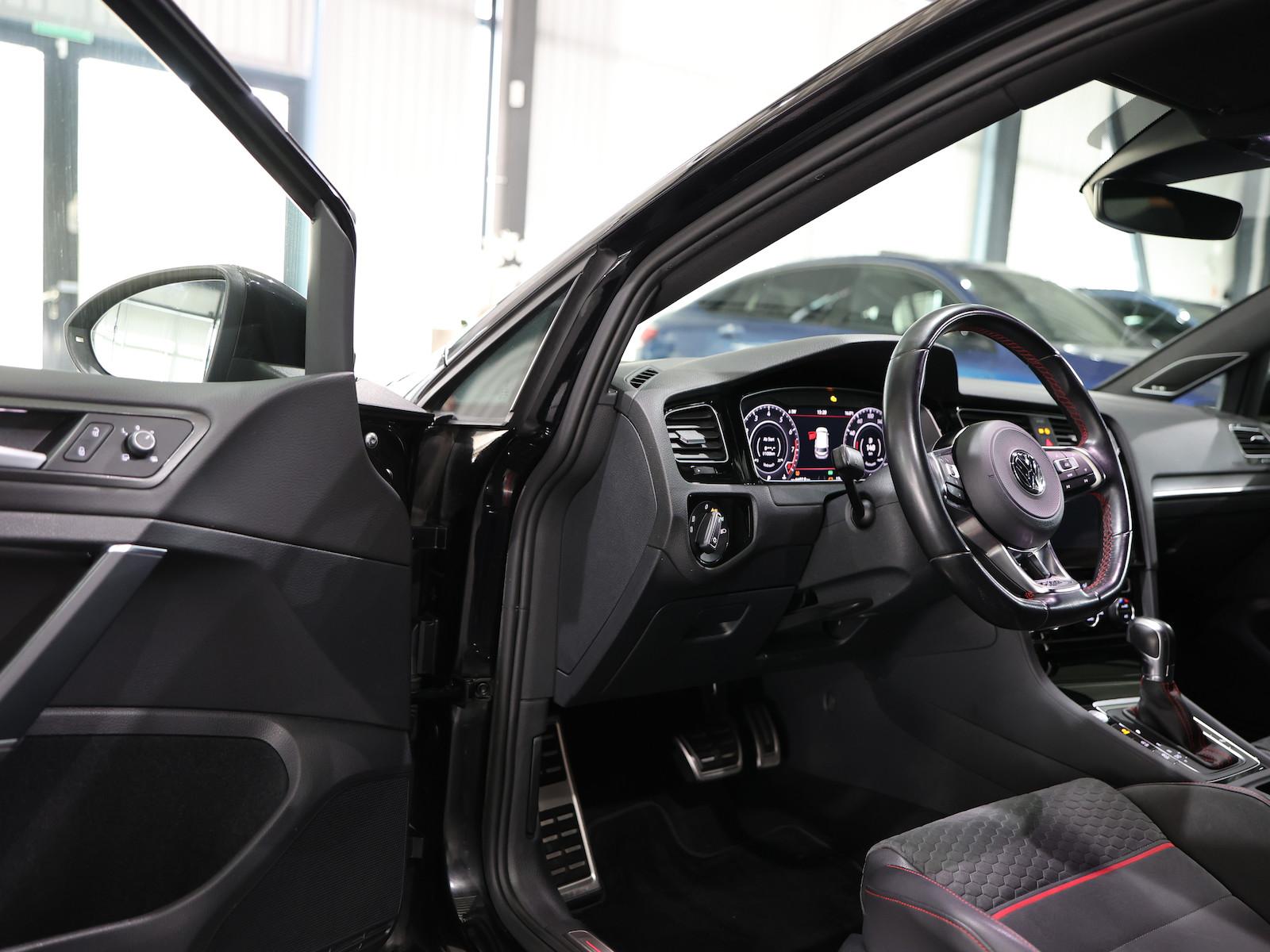 Volkswagen Golf GTI VII 2.0 TSI DSG PERFORMANCE / LED,LEDER