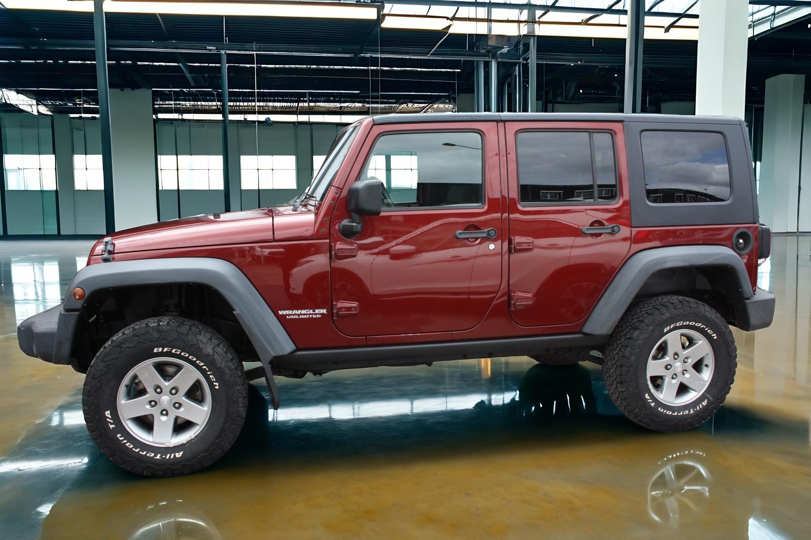 Jeep Wrangler Unlimited 2.8 CRD Sahara | 177 ch | BVA | Hard-top amovible | GPS | Apple CarPlay | Attelage | Régulateur