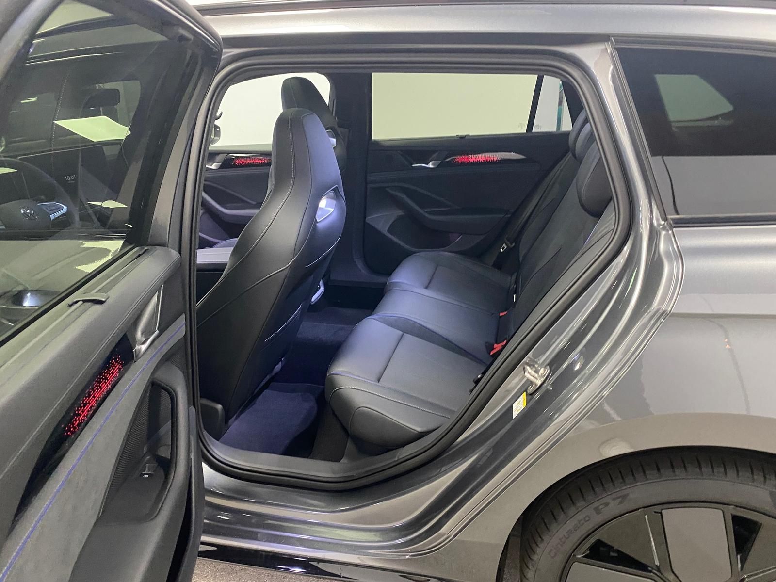 Fahrzeugabbildung Volkswagen Passat Variant 1.5 TSI eHybrid DCC R-Line