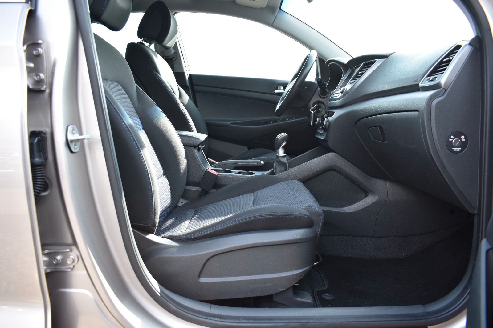 Fahrzeugabbildung Hyundai Tucson Style 2WD Panorama Dach Bluetooth Schaltr