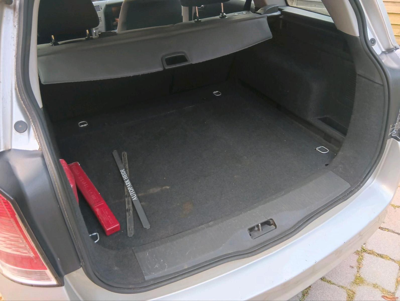 Opel Astra 2009 — photo 9
