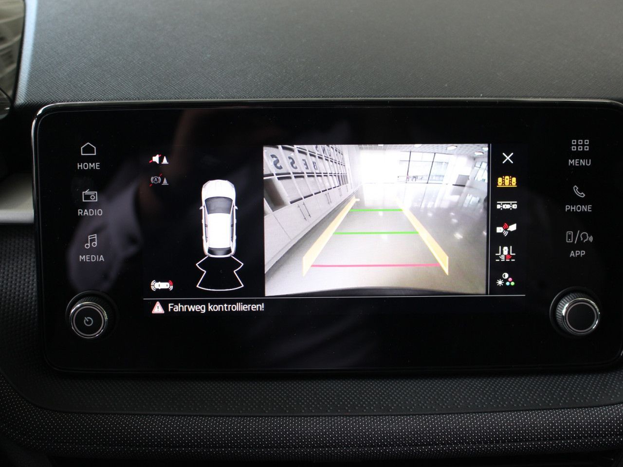 Fahrzeugabbildung SKODA Fabia 1.0 TSI Selection RFK/APP/SHZ/LANE