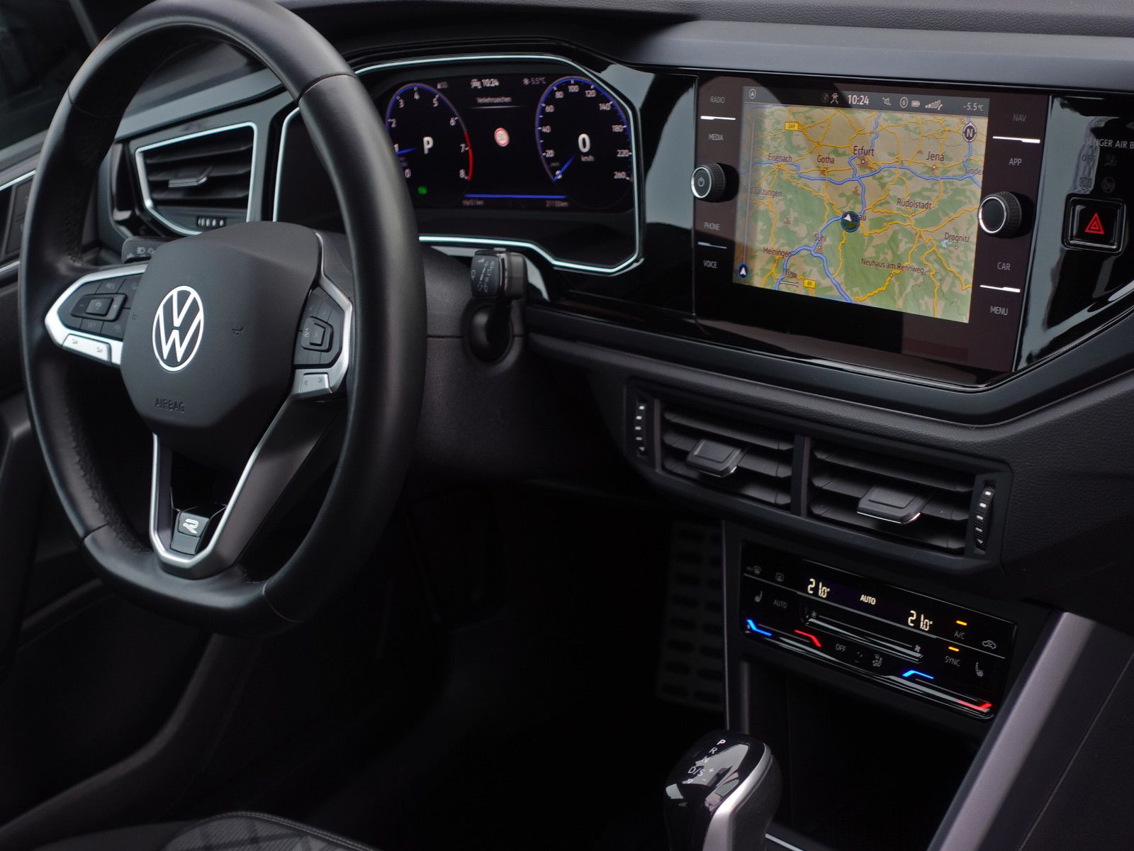 Fahrzeugabbildung Volkswagen Taigo 1.5 TSI DSG R-Line Black Style AHK Assist