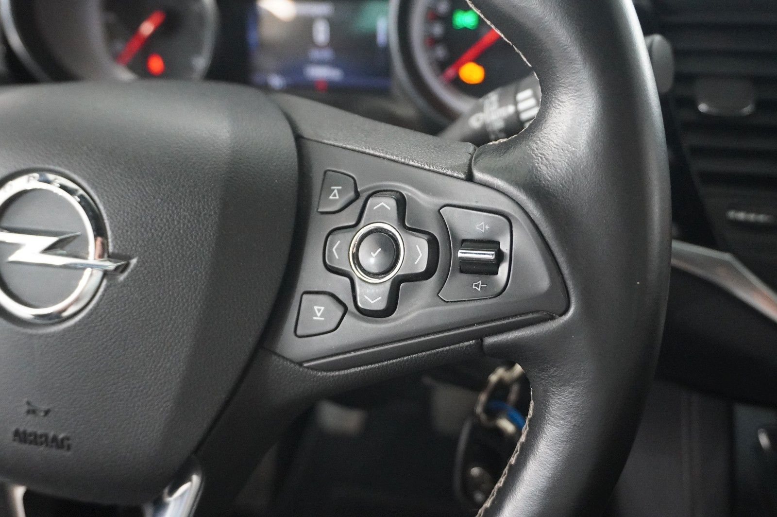 Fahrzeugabbildung Opel Astra K ST 1.6T INNOV. AHK/MATRIX/KAMERA/NAVI/SH