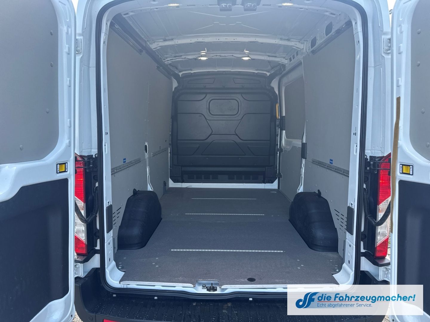 Fahrzeugabbildung Ford Transit Kasten 350 L2 Trend Klimaautom DAB Totwi