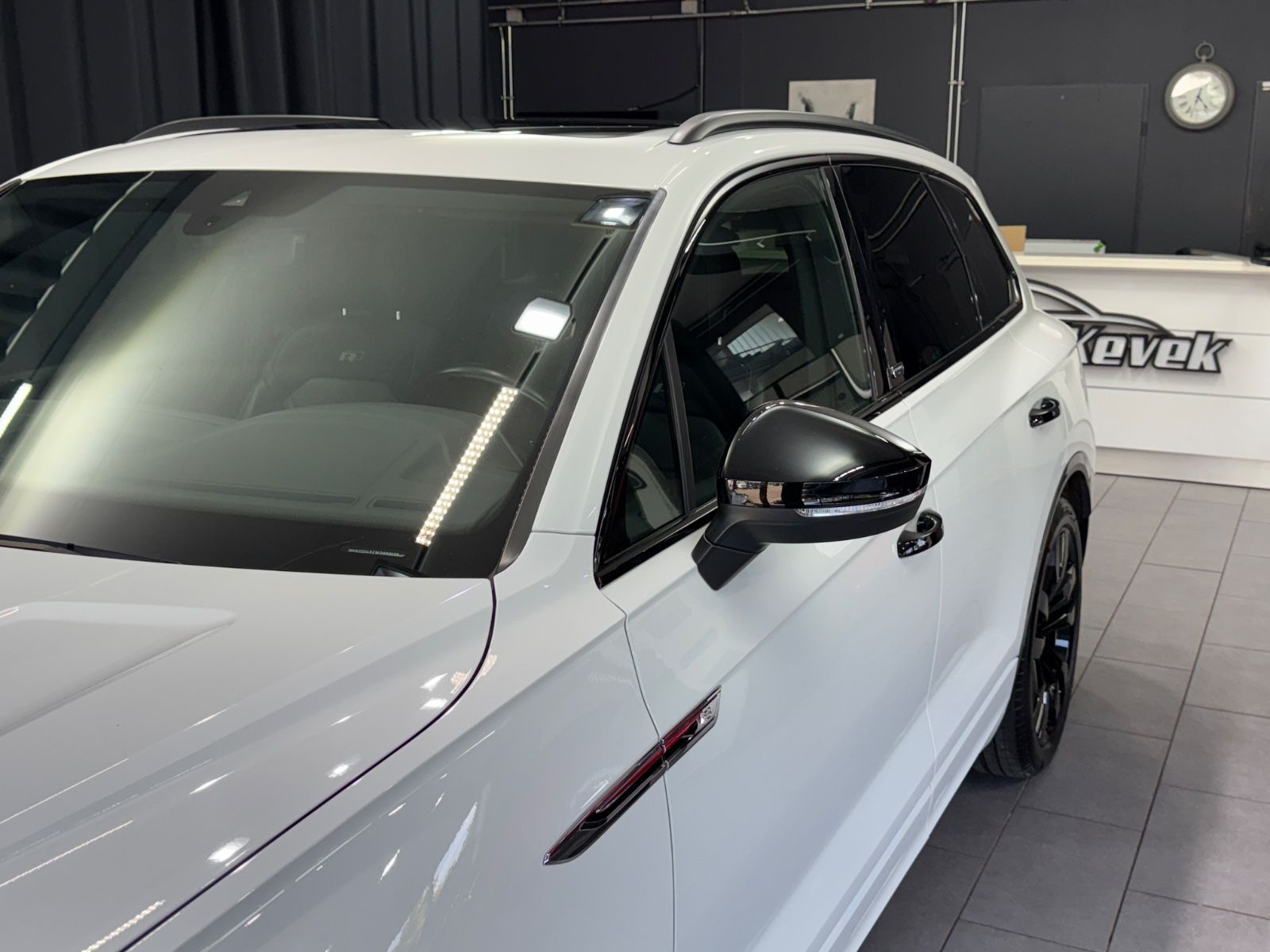 Fahrzeugabbildung Volkswagen Touareg 4.0 V8 TDI RLine|4Motion|MASSAGE|AHK|DYN