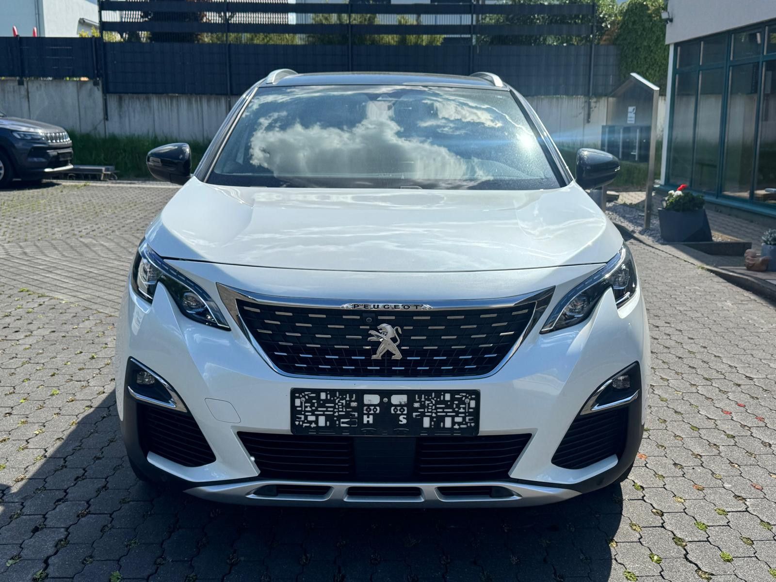 Fahrzeugabbildung Peugeot 3008 Hybrid4 300 GT LED+NAVI+KAM+SHZ+ACC+
