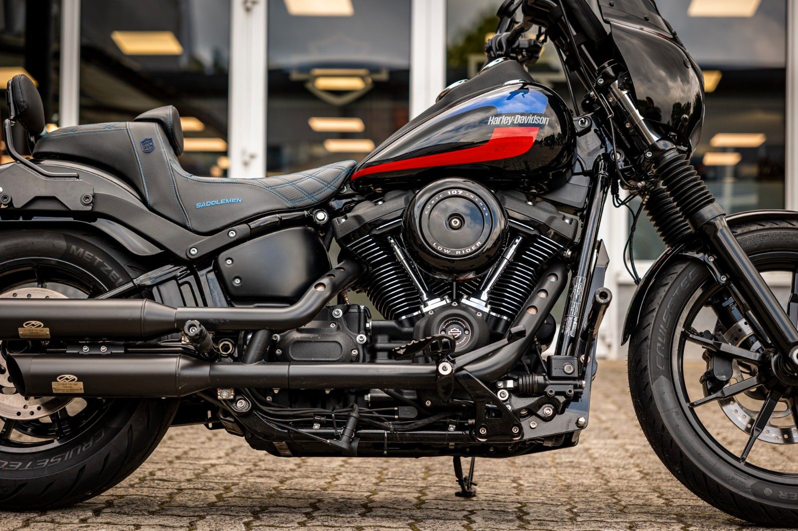 Fahrzeugabbildung Harley-Davidson FXLR LOW RIDER - JEKILL & HYDE -