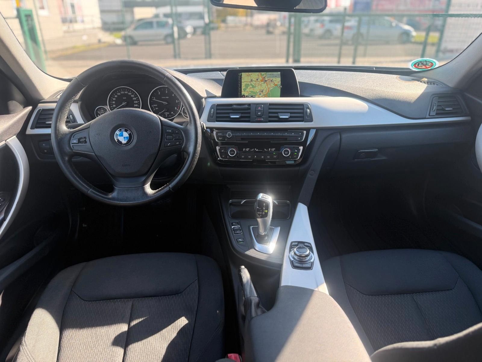 BMW 318 2015 — photo 11