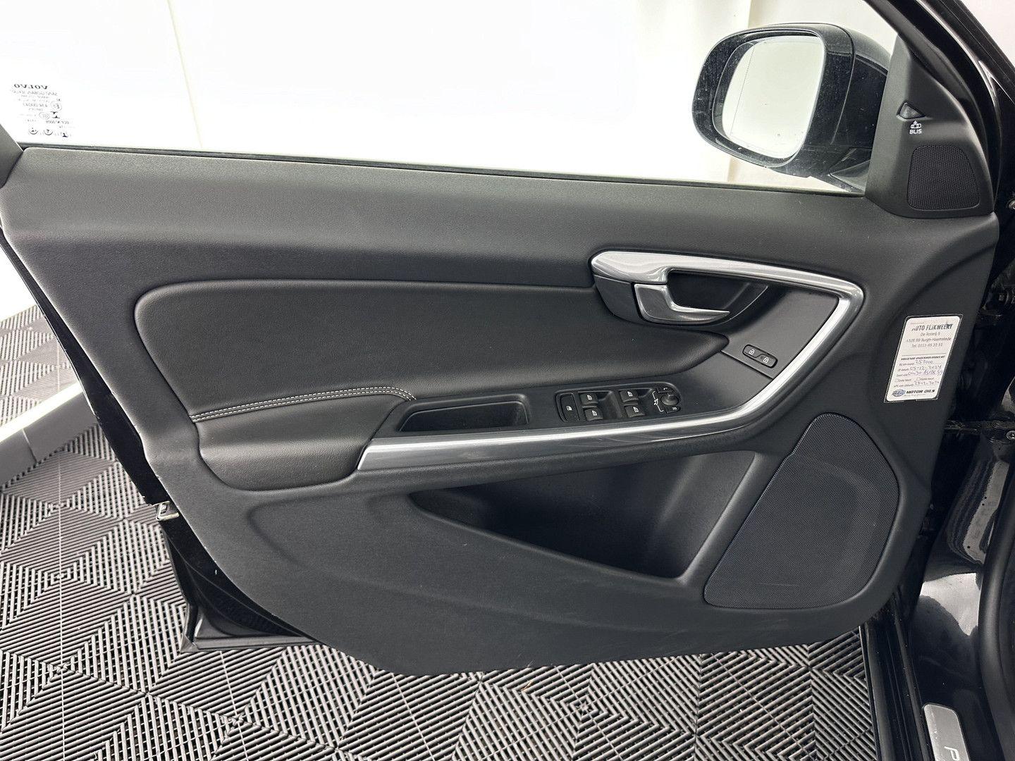 Volvo V60 2014 — photo 20