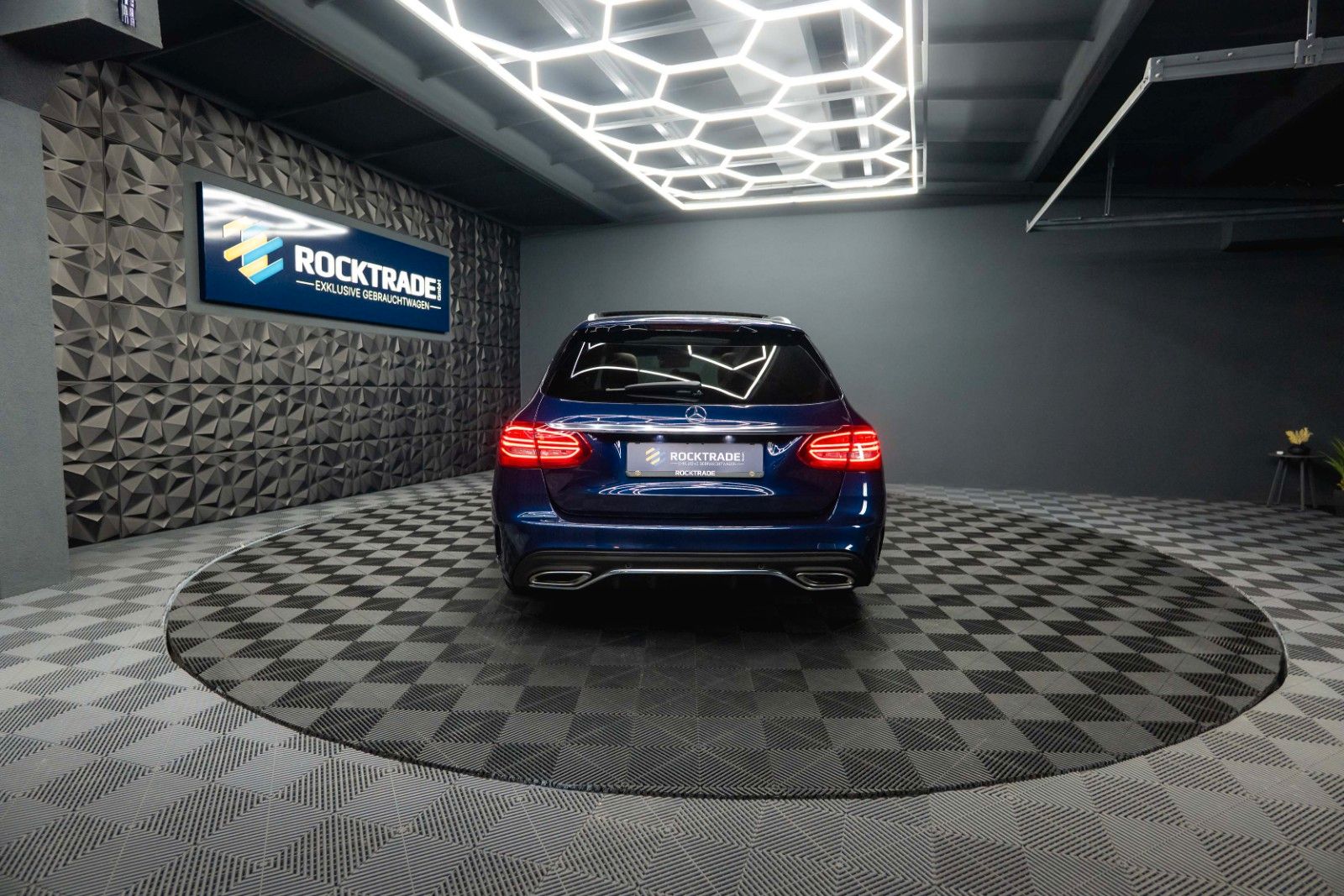 Fahrzeugabbildung Mercedes-Benz C 300 AMG | ACC | Pano | Mulitbeam | Widescreen