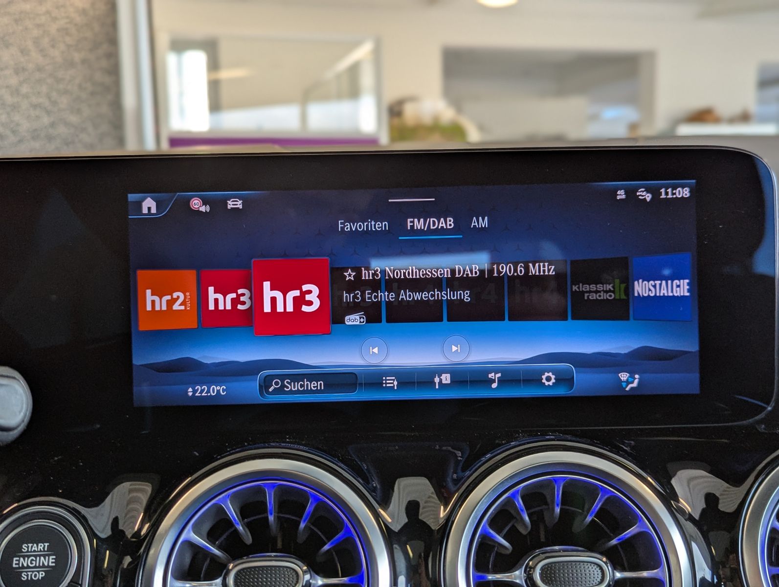 MERCEDES-BENZ GLA 200 AMG Multib. Distronic MBUX Pano AHK 360° - Image 28