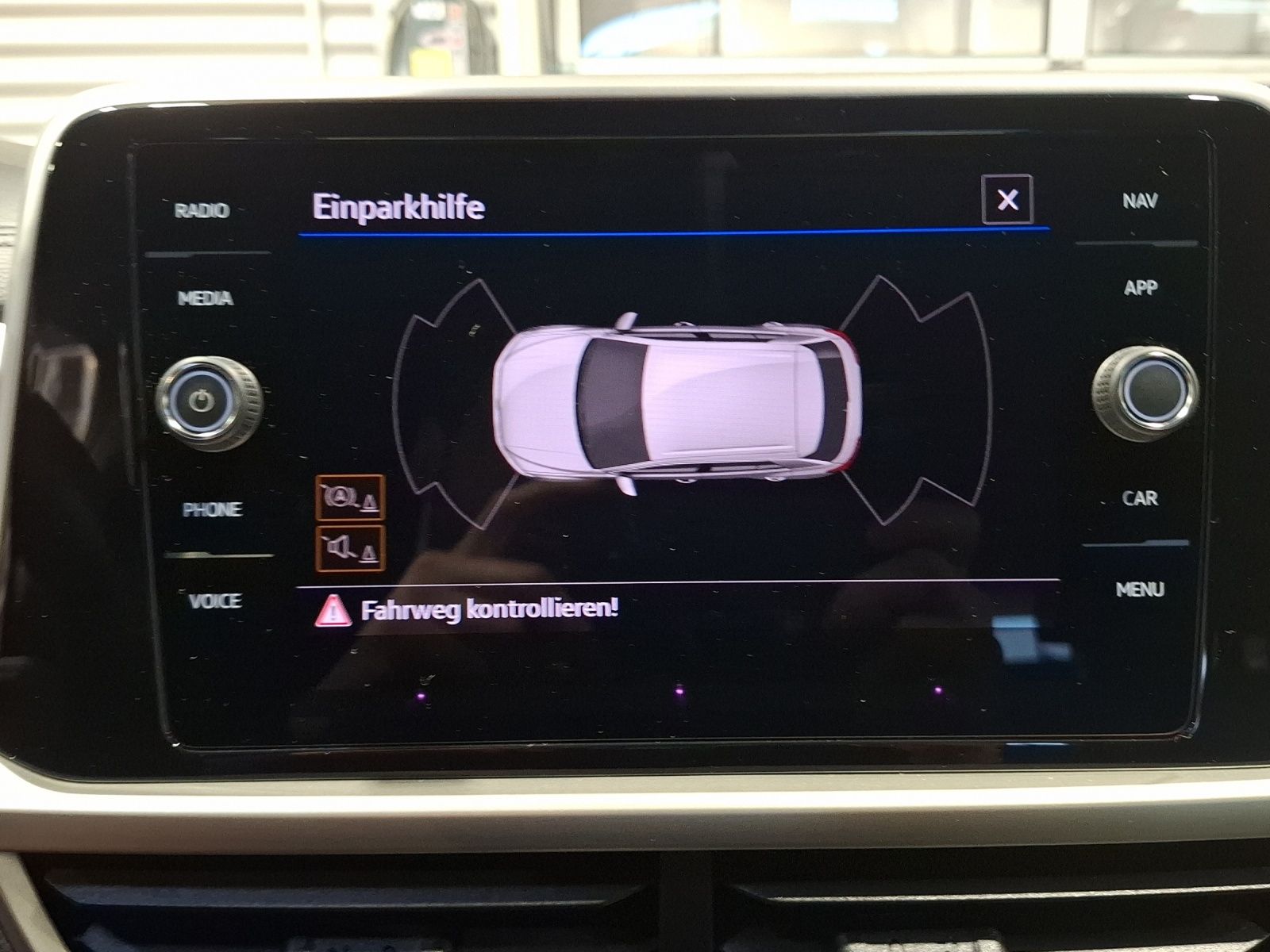 Fahrzeugabbildung Volkswagen T-Roc TSI Move Matrix ACC PDC Climatronic AID SH