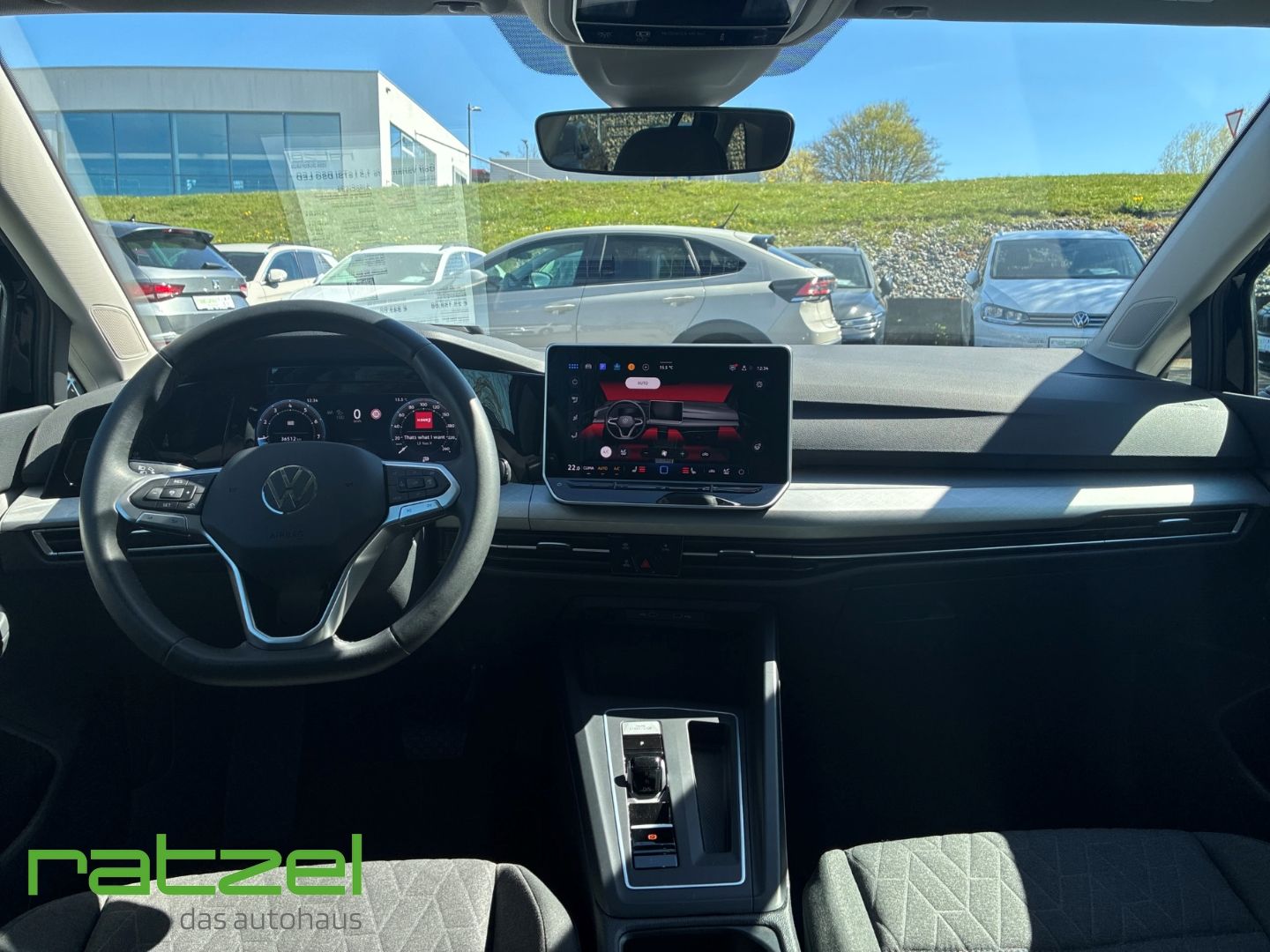 Fahrzeugabbildung Volkswagen Golf Variant Life 1,5 eTSI DSG LED ACC Apple Car