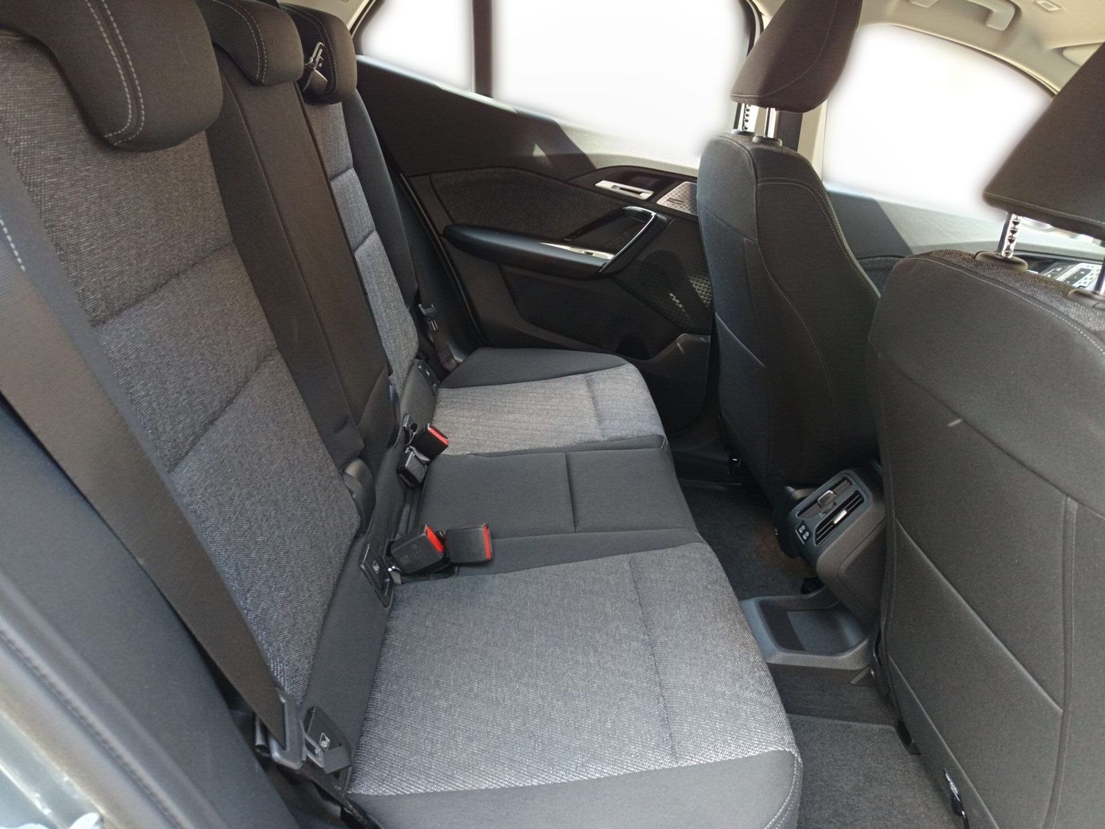 BMW iX2 - Bild 23