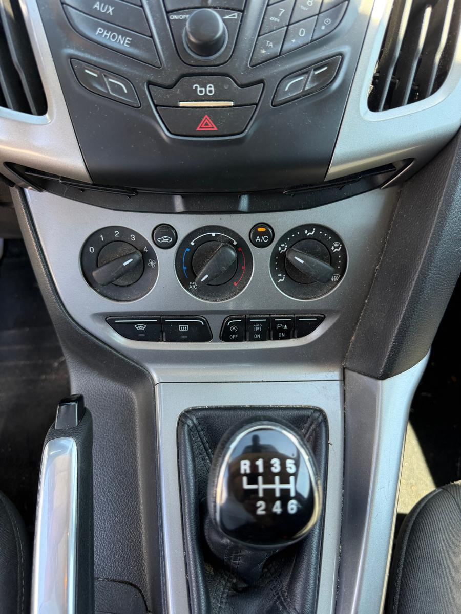 Ford Focus 2013 — photo 11