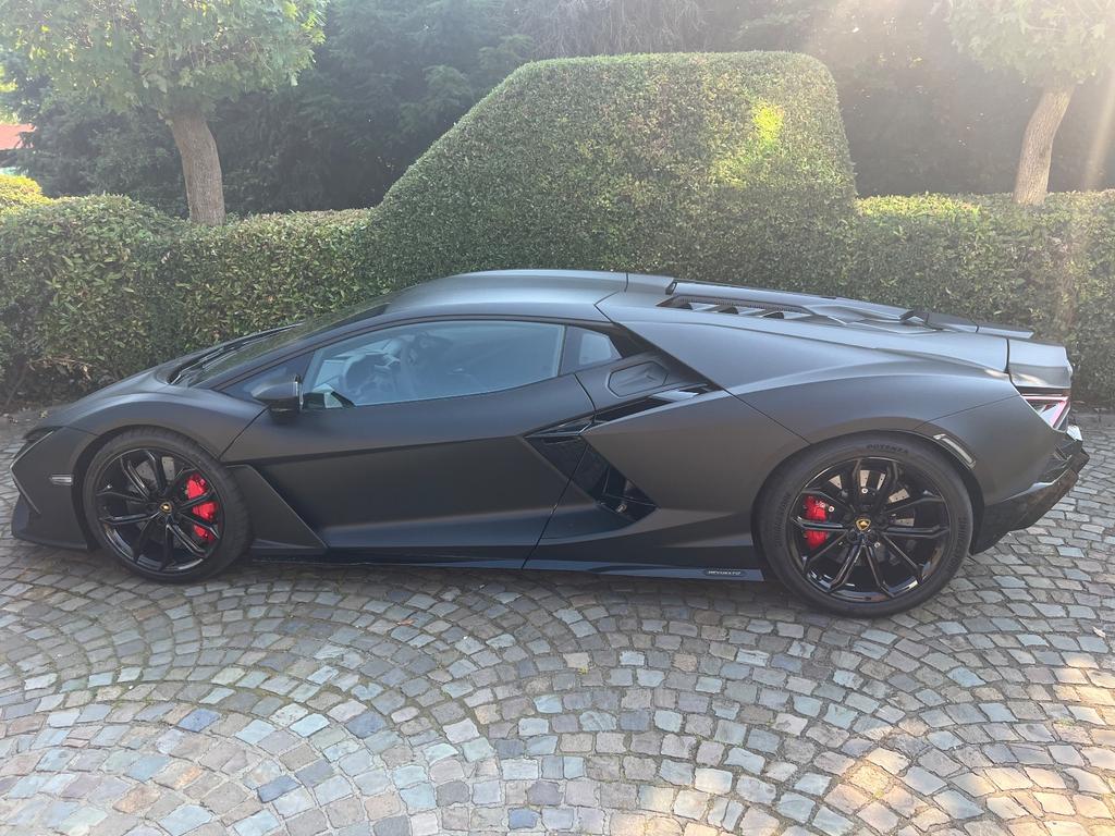 Lamborghini Revuelto