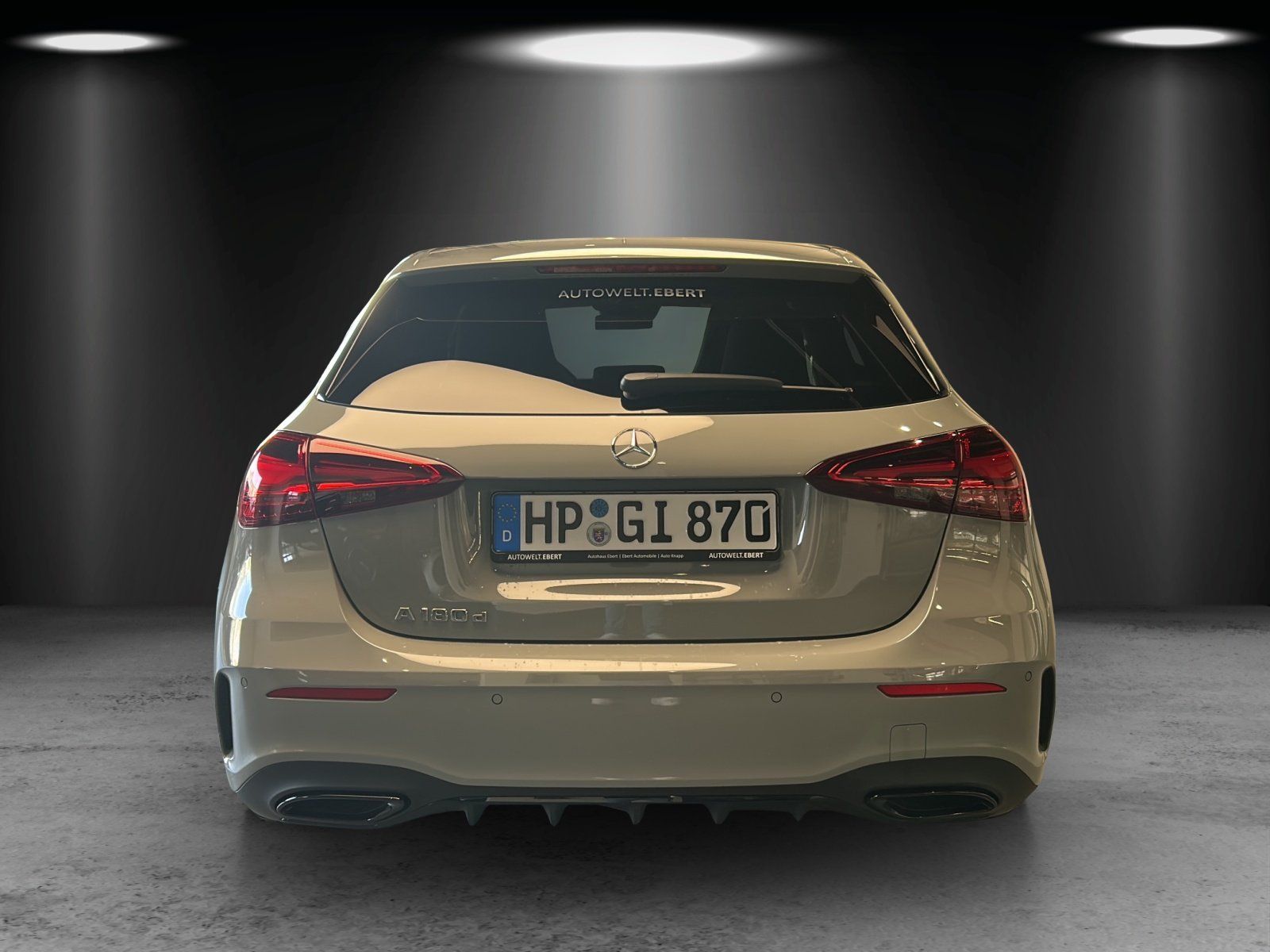 Fahrzeugabbildung Mercedes-Benz A 180 d AMG MultiBeam PANO Lenkradhzg. TOTWINKEL
