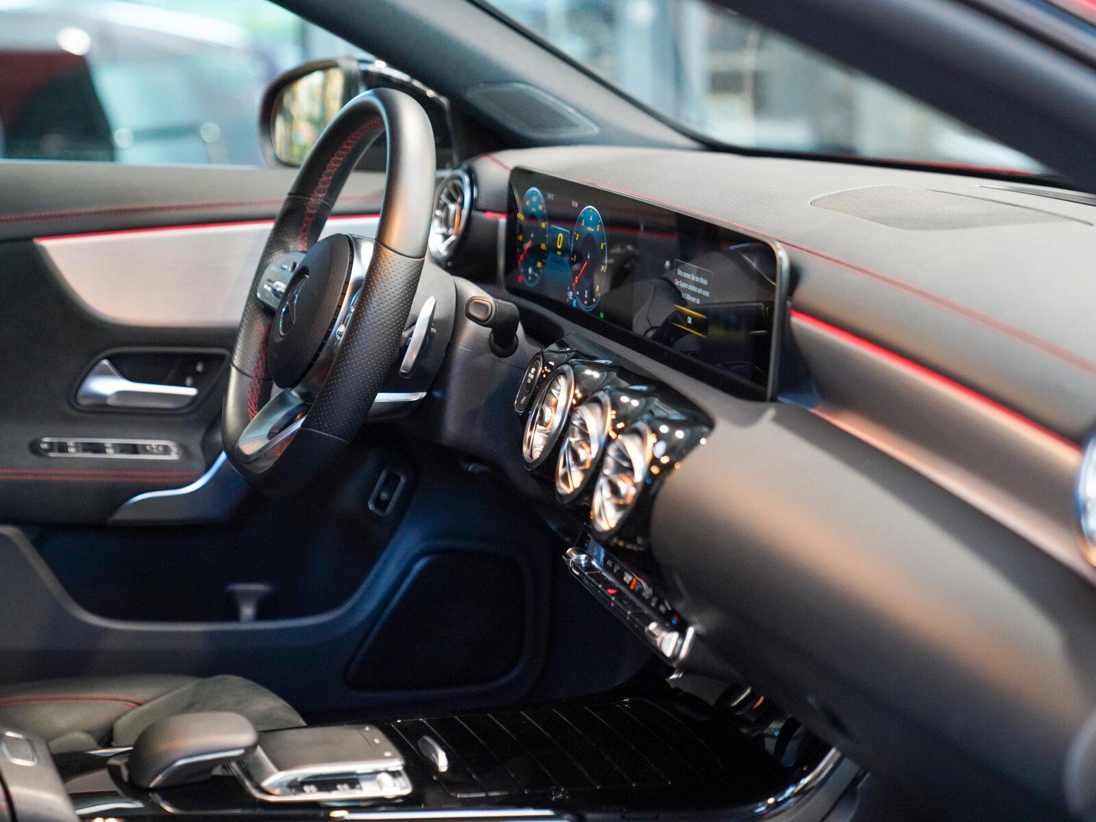 Mercedes-Benz CLA 200 SB AMG Line Night KEYLESS Panorama LED