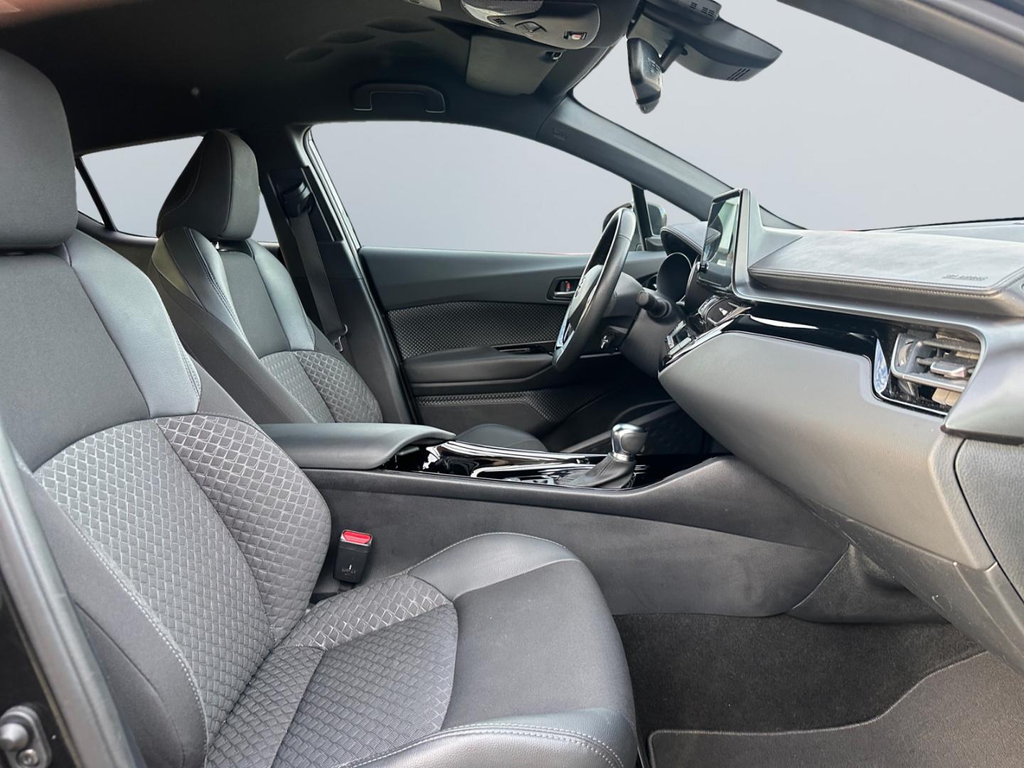 Toyota C-HR 2.0 Hybrid Team D *LED*ACC*CarPlay*CAM*SHZ*