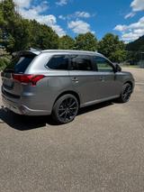 Mitsubishi Outlander 2.4 MIVEC PHEV 4WD PLUS SPIRIT - Mitsubishi Outlander: Plus Spirit