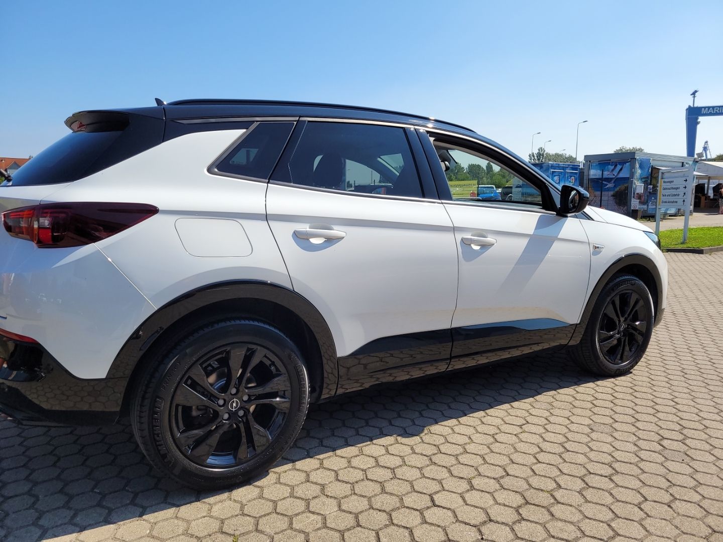 Fahrzeugabbildung Opel Grandland GS Line mit SHZ+LHZ+Kamera+AHK