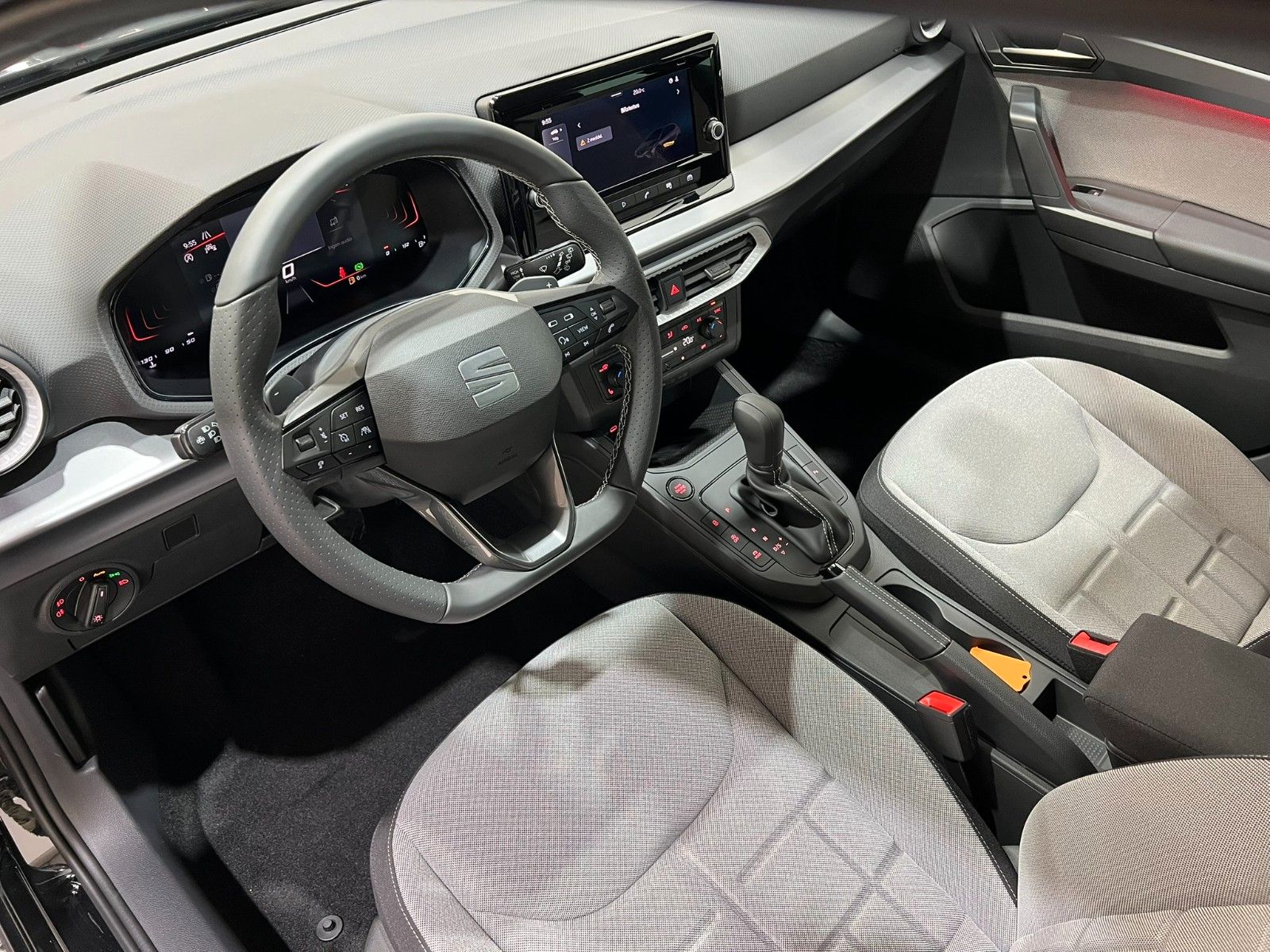 Fahrzeugabbildung SEAT Ibiza 1.0 TSI 85kW FR DSG 18"ALU