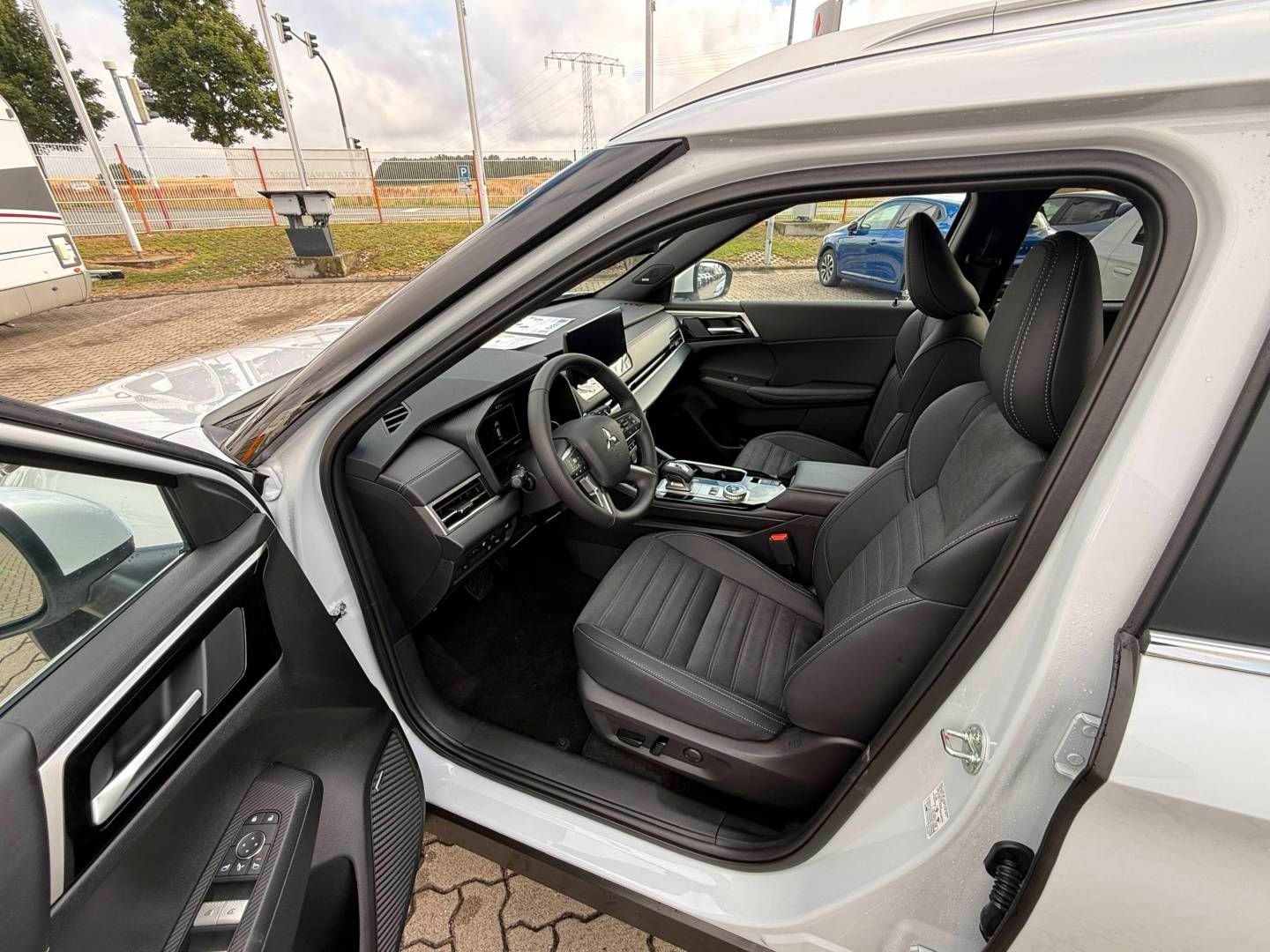 Fahrzeugabbildung Mitsubishi Outlander Plug-in Hybrid Select 2.4