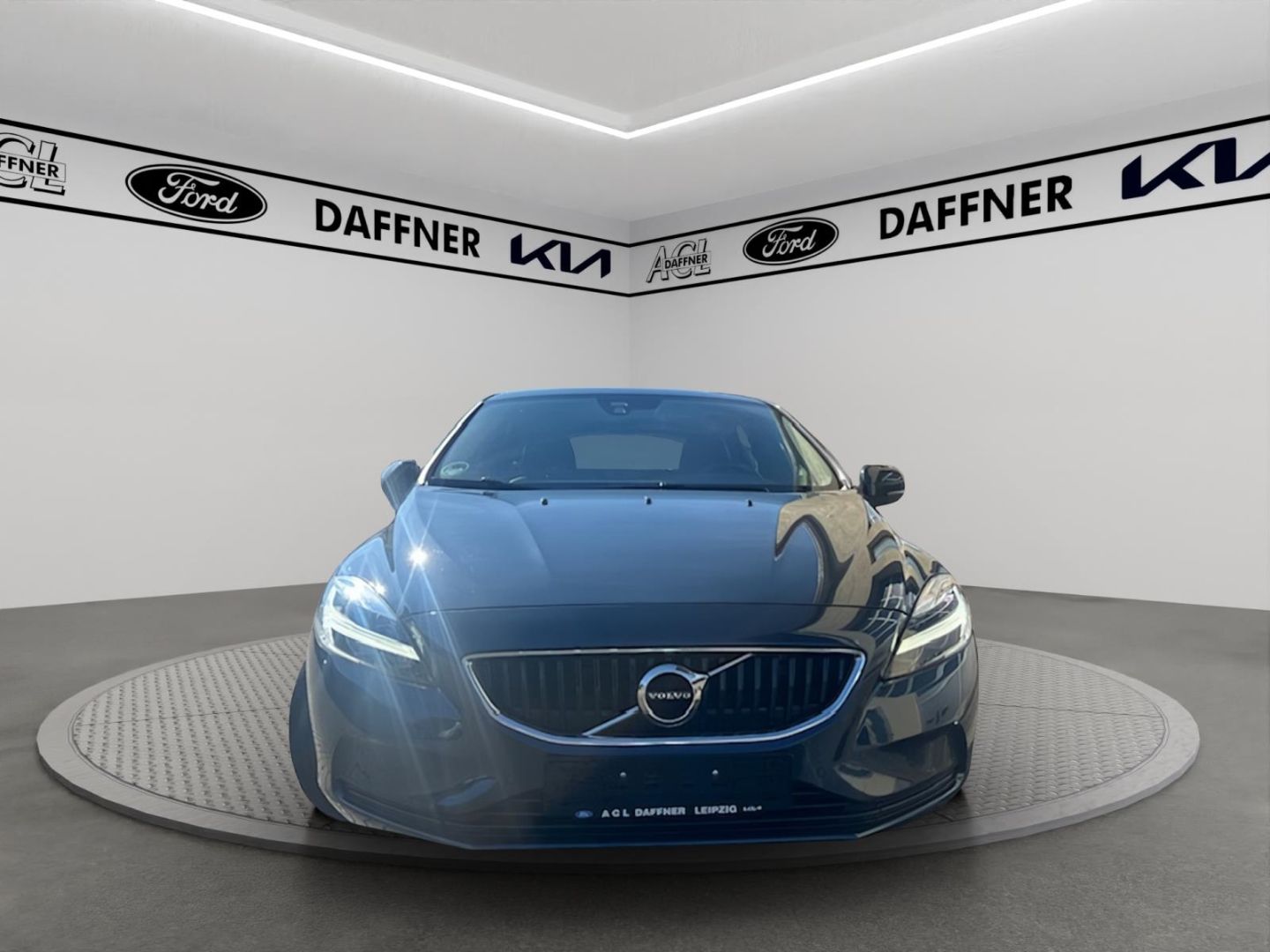 Fahrzeugabbildung Volvo V40 Momentum Navi Soundsystem LED Kurvenlicht Sp