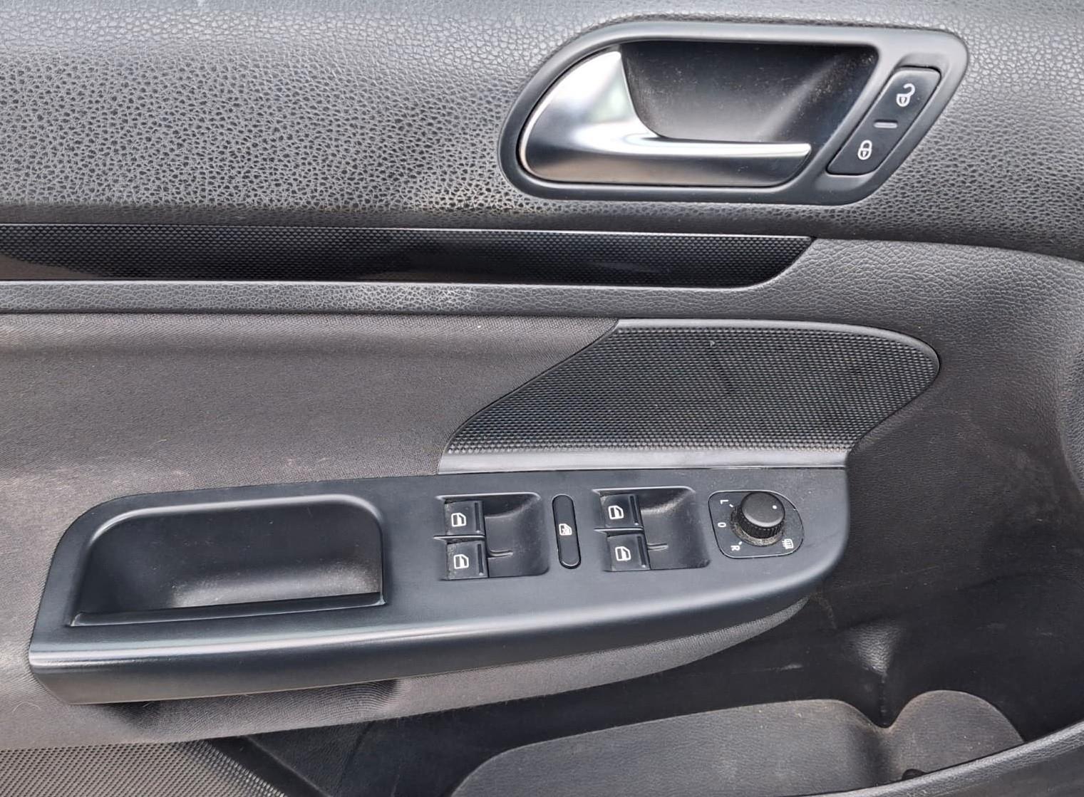 Volkswagen Golf 2011 — photo 11
