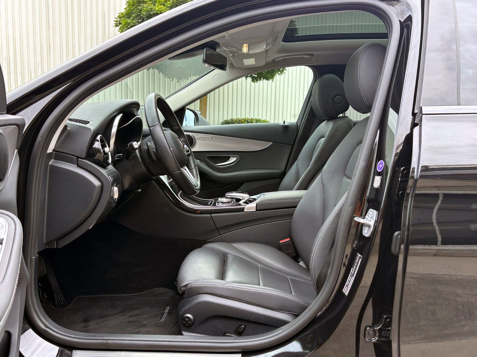 Fahrzeugabbildung Mercedes-Benz C220d T-Modell Avantgarde ACC 360° AHK PANO NAV