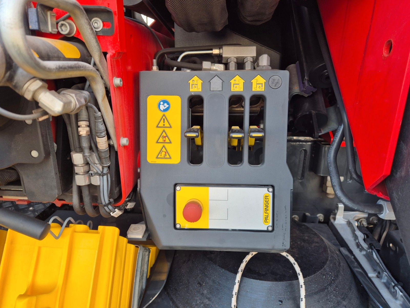 Fahrzeugabbildung MAN TGS 28.510 6x4-4 BL Palfinger PK24.001 Funk AHK