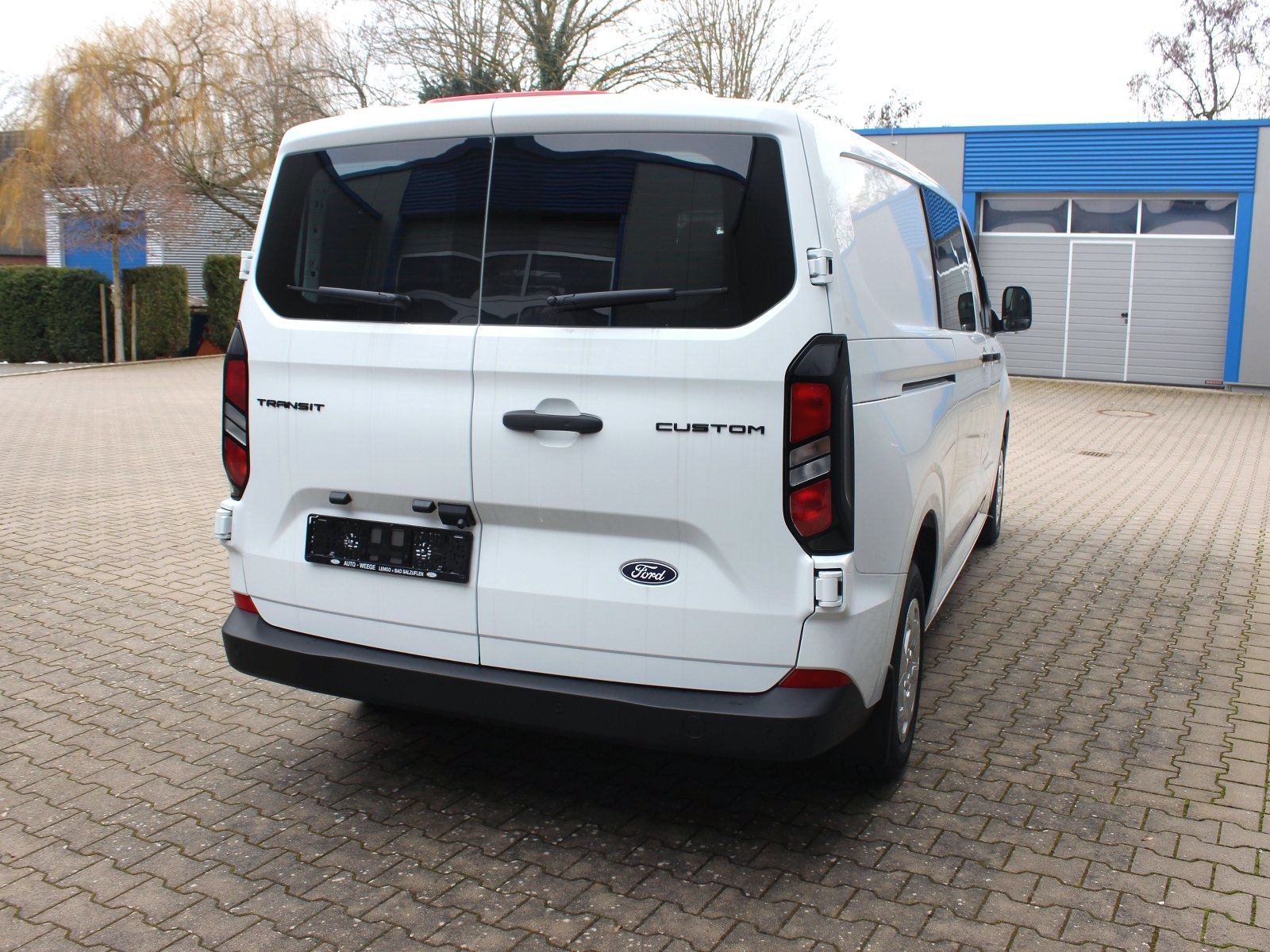 Fahrzeugabbildung Ford Transit Custom 320 L2 Trend Doppelkabine FWD