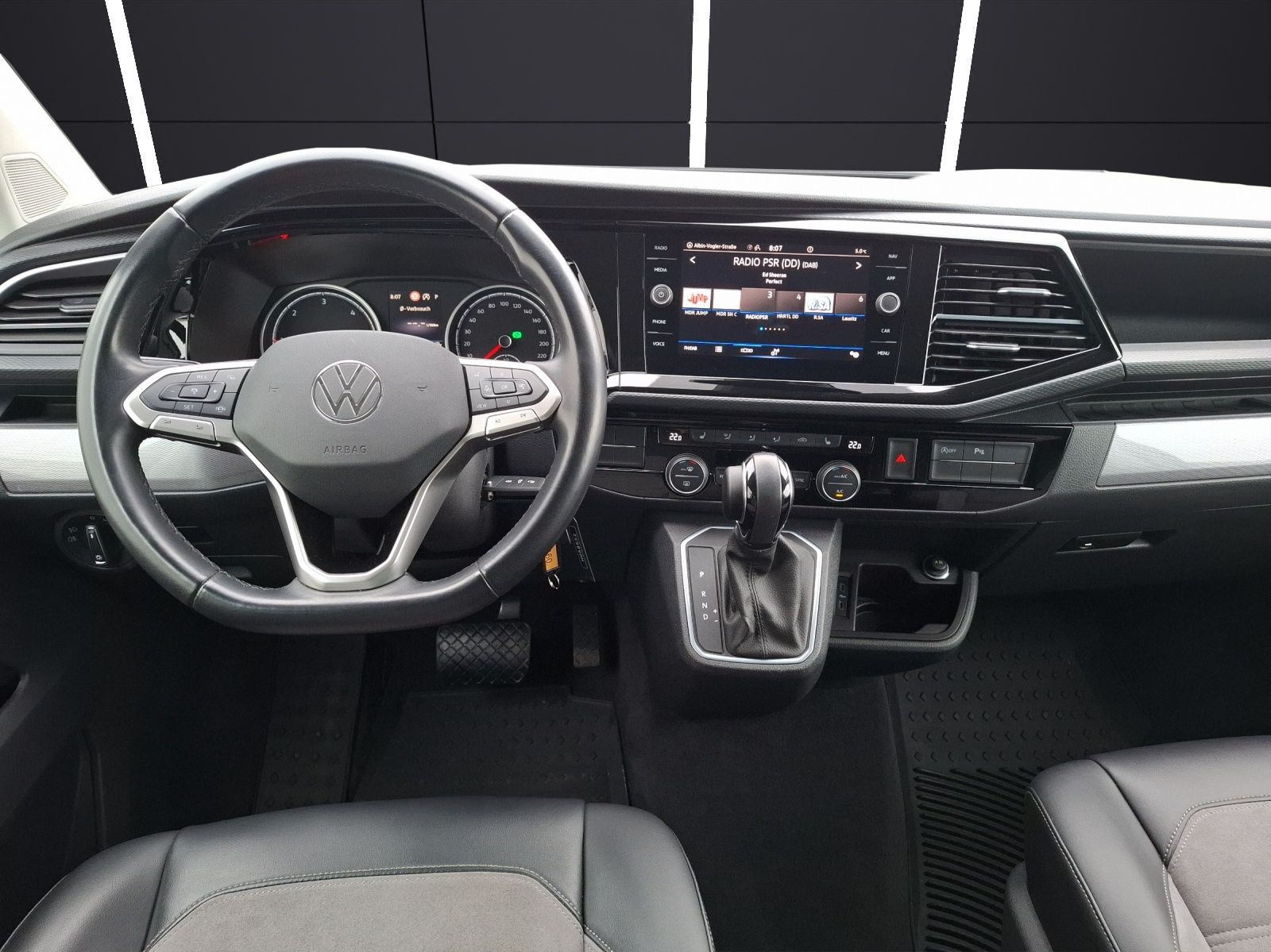 Fahrzeugabbildung Volkswagen T6.1 Multivan TDI Generation Six DSG Standhzg. L
