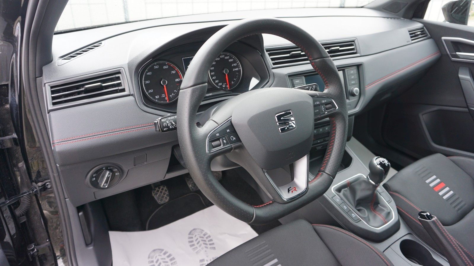 Fahrzeugabbildung SEAT Ibiza FR, Full Link, LED, PDC, Touch, SHZ, Sport