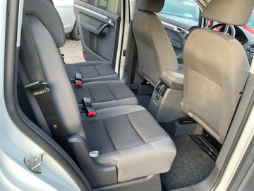Volkswagen Touran - 12