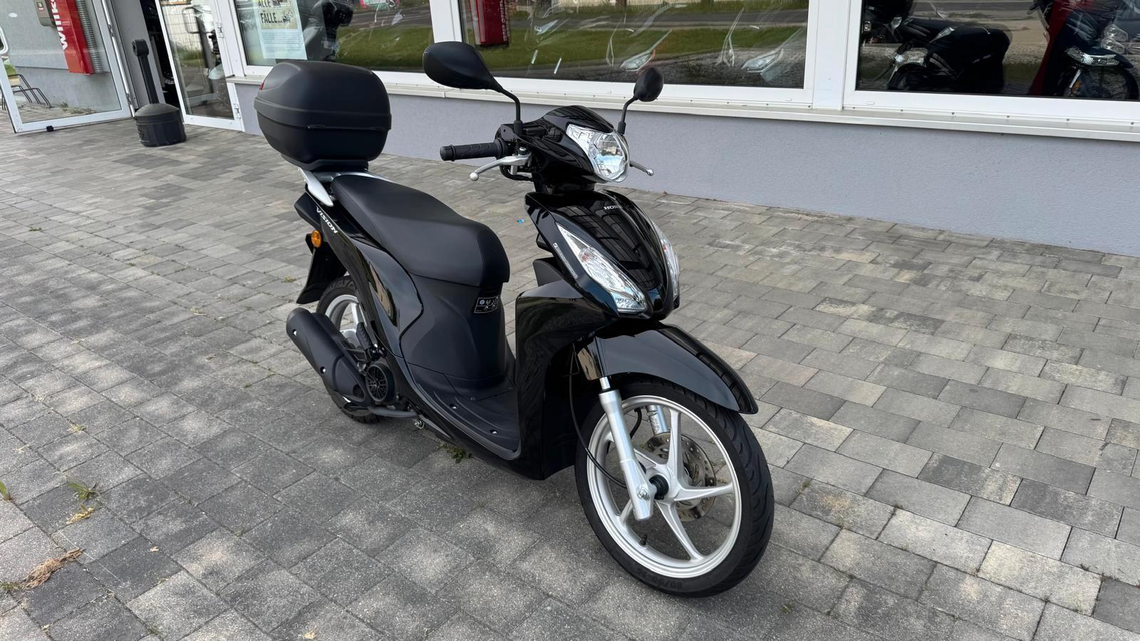 Honda NSC 110 Vision mit Topcase