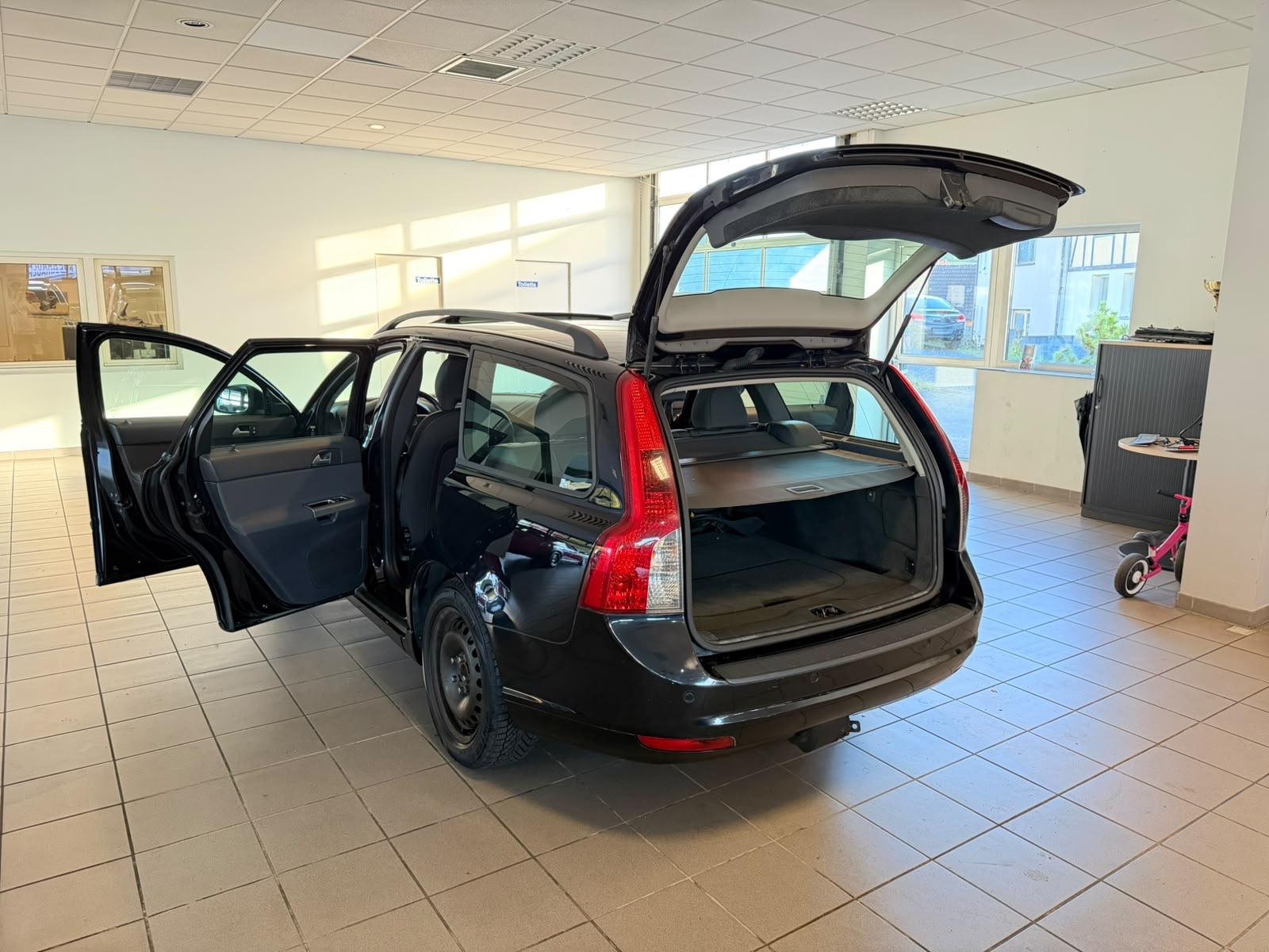 Volvo V50 2009 — photo 10