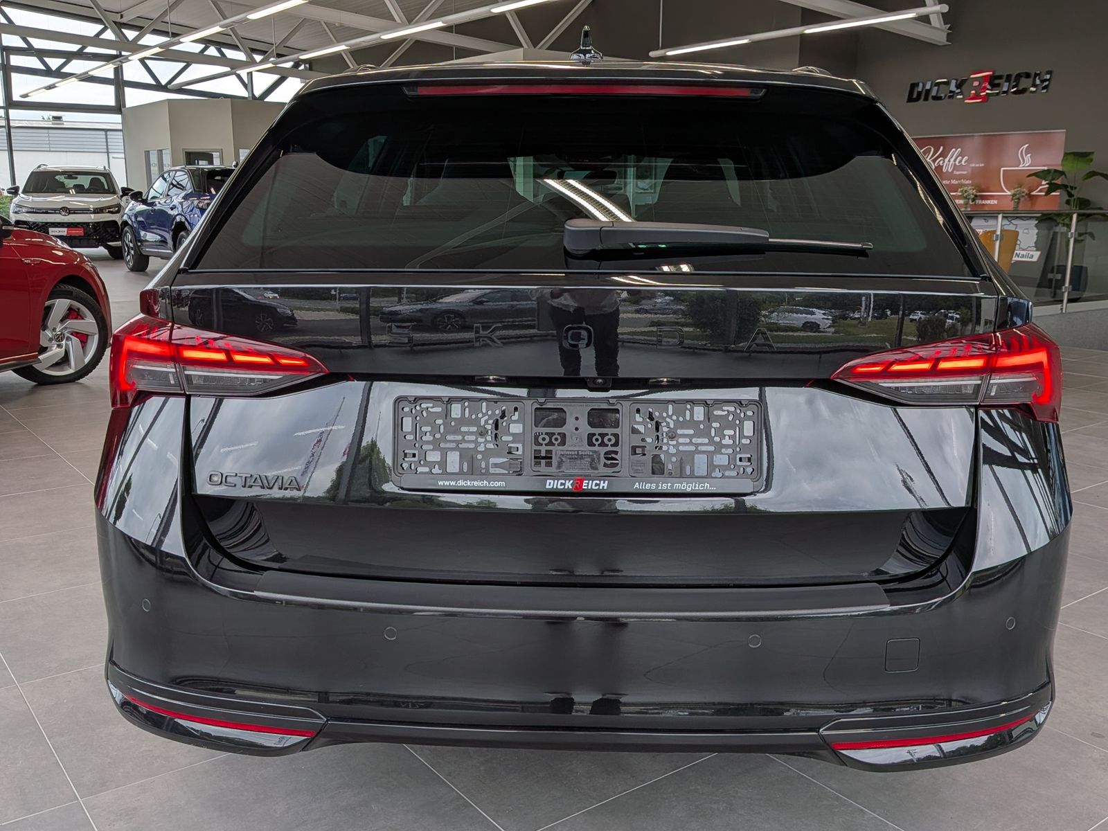 Fahrzeugabbildung SKODA Octavia 2.0TDI Sportline Matrix Canton Pano ACC
