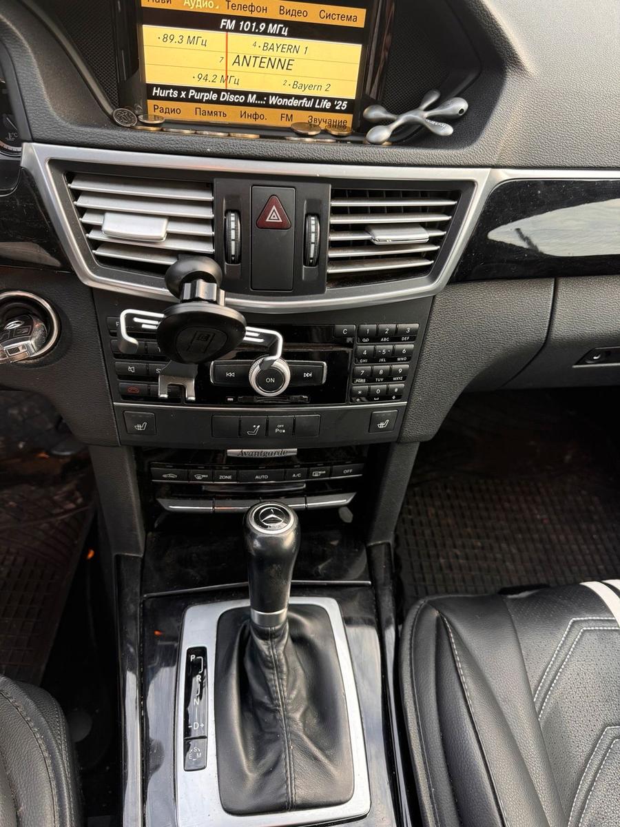 Mercedes-Benz 220 2010 — photo 9