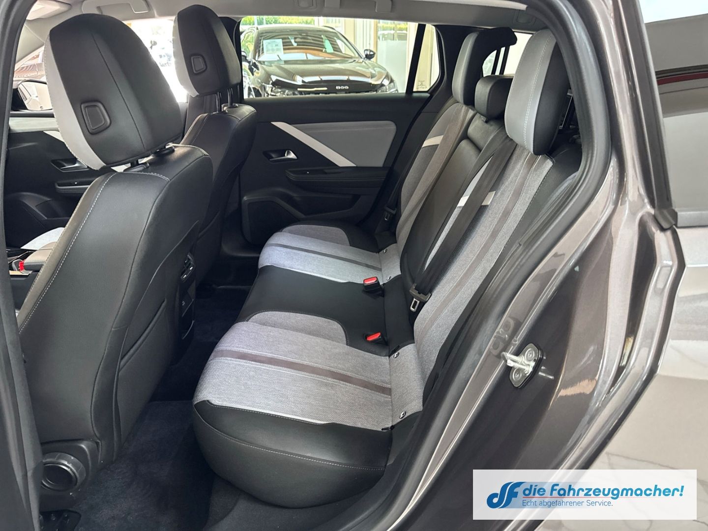 Fahrzeugabbildung Opel Astra L Sports Tourer Elegance 1.5 D EU6e Navi L