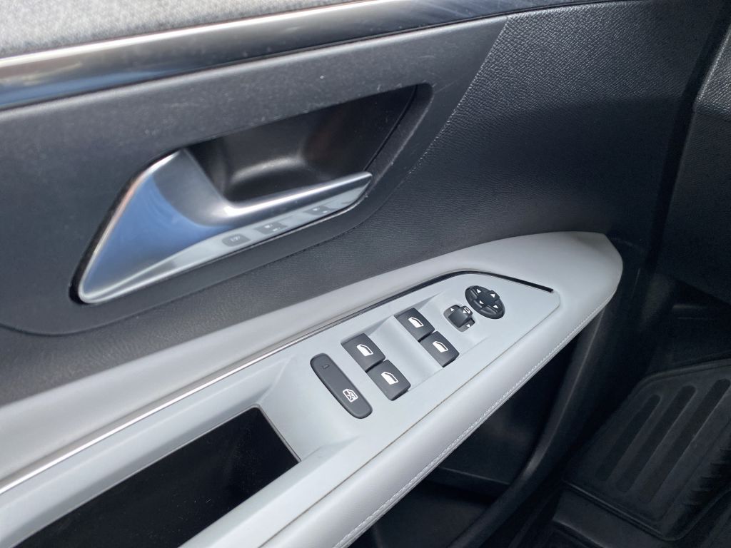 Fahrzeugabbildung Peugeot 3008 PureTech 130 S&S GPF Allure *Navi*Rückfahrk