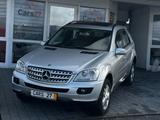 Mercedes-Benz ML 280CDI Schiebedach Leder Navi AHK SHZ - Mercedes-Benz ML 280 mit Diesel-Antrieb
