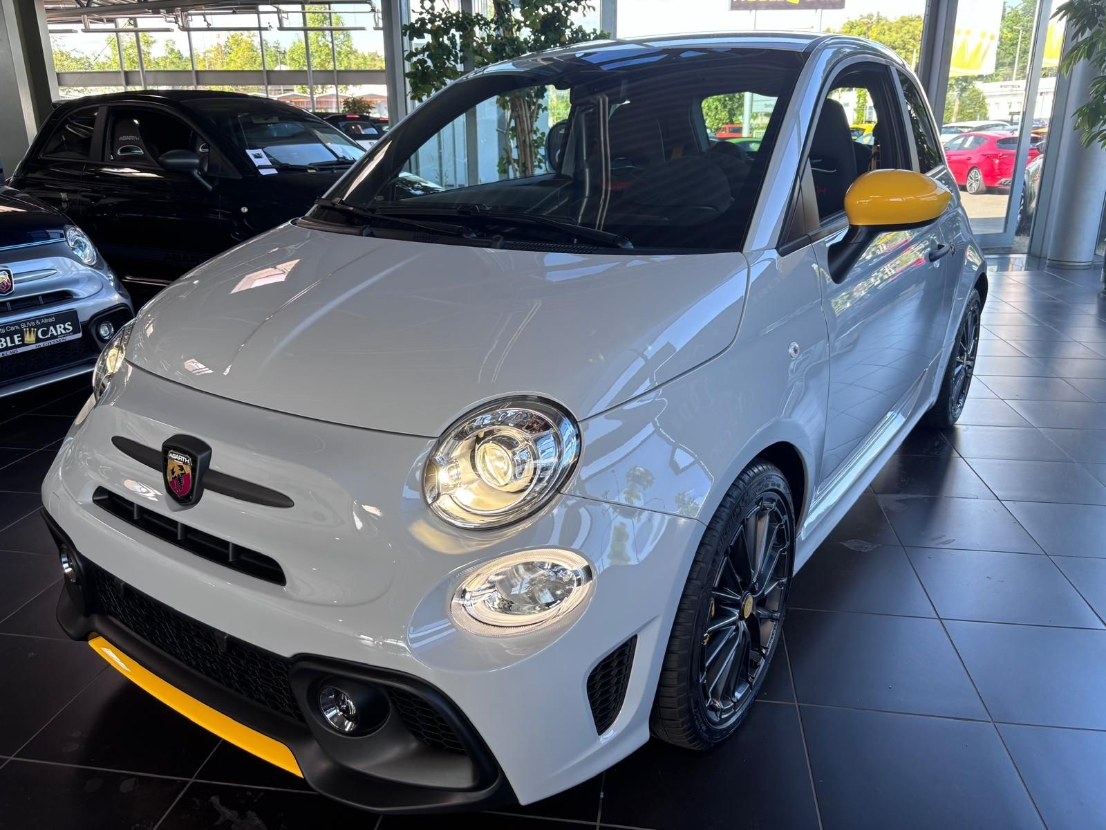 Fahrzeugabbildung Abarth 695 Competizione BEATS SOUNDSYSTEM NAVI ALU