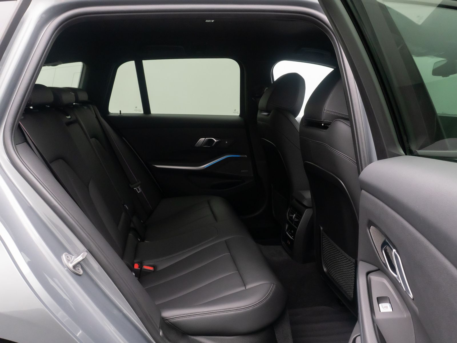 Fahrzeugabbildung BMW 330d M Sport HUD Kamera DAB Alarm Komfort 19Zoll