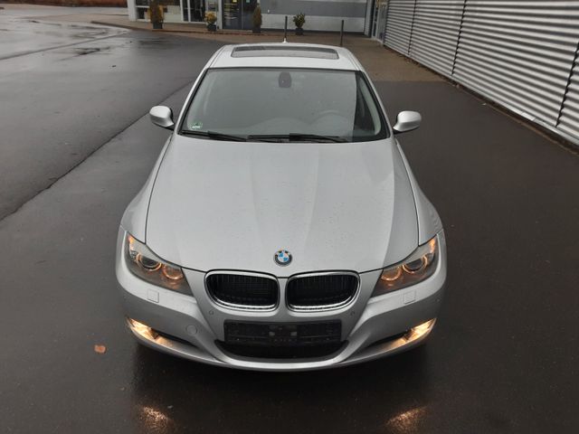 BMW 320i Automatik Navigationssystem Bi-Xenon-Schein