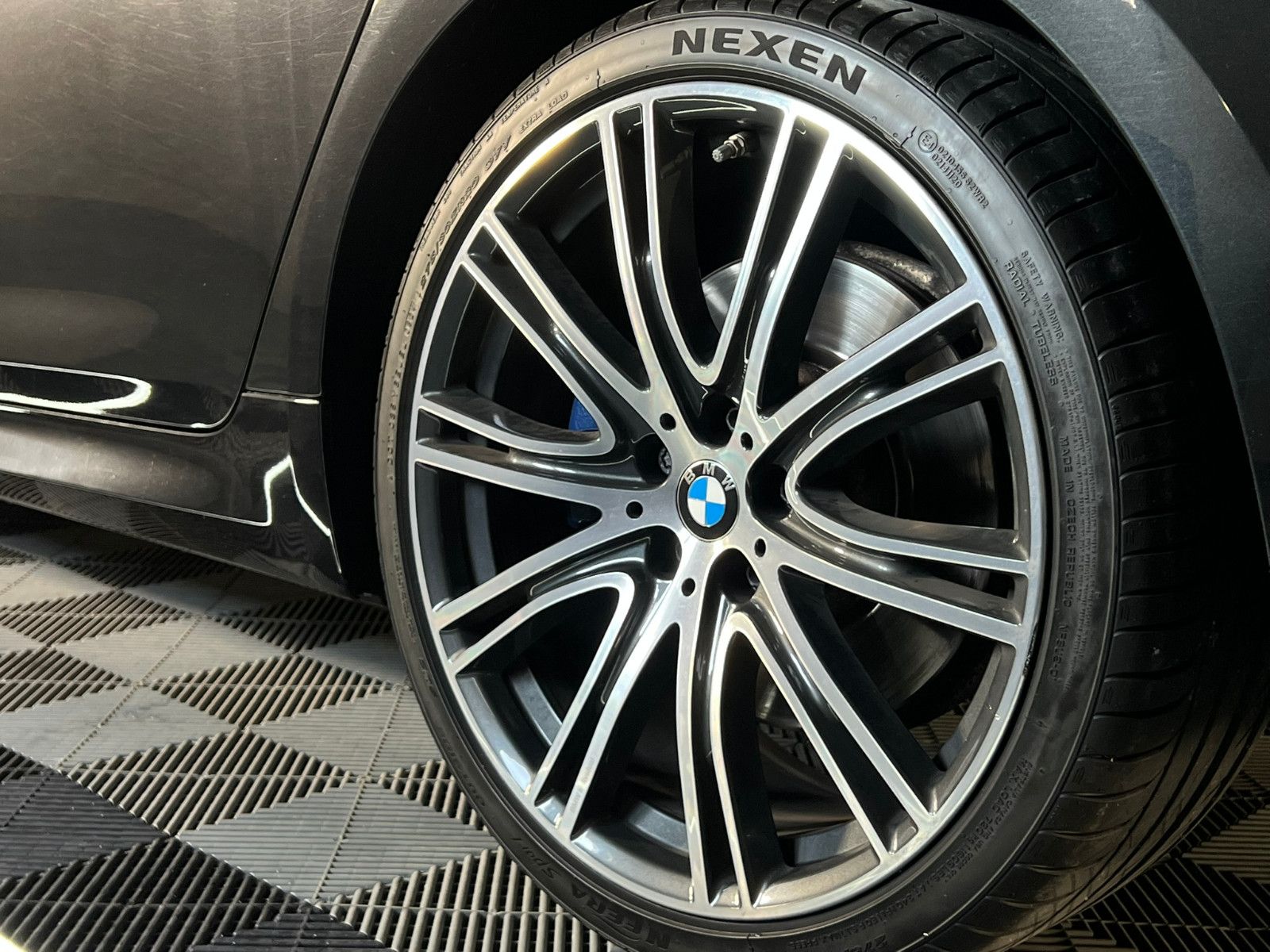 Fahrzeugabbildung BMW M550 d xDrive/LASER/ACC/DAB/H&K/DRIV. ASS. PLUS