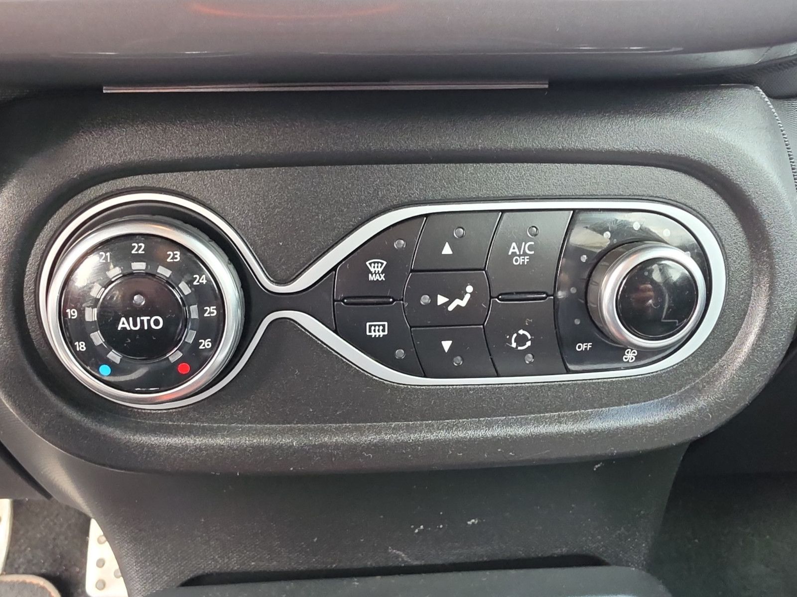 Fahrzeugabbildung Renault Twingo GT Tempomat SHZ PDC TÜV NEU