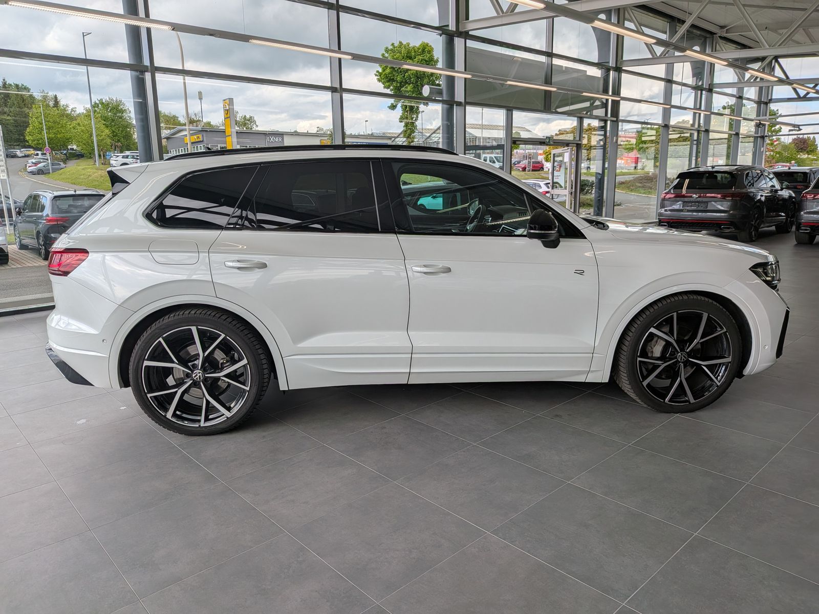 Fahrzeugabbildung Volkswagen Touareg 3.0TDI 4M R-Line VOLL Black 22" UPE 114T