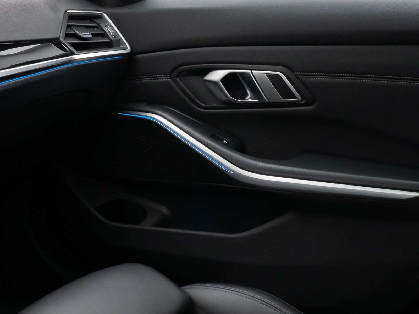 Fahrzeugabbildung BMW 330e xD SportLine Panorama Laser HUD DAB Komfort